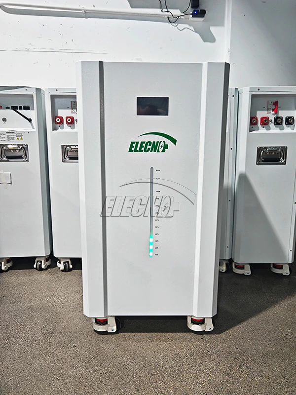 Front view of the ELECNO floor-standing battery with display, vertical indicator strip and wheels