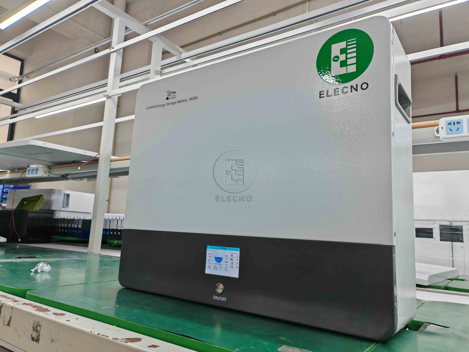 ELECNO 5kWh LiFePO4 wall-mounted battery front and side view for Ghana shipment